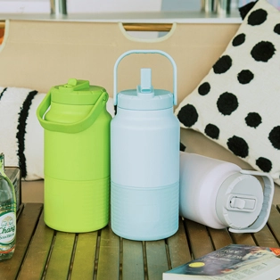 Jarro de água de aço inoxidável 64 oz com tampa de palha 01411A